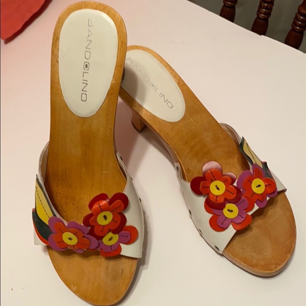 Bandolino slides